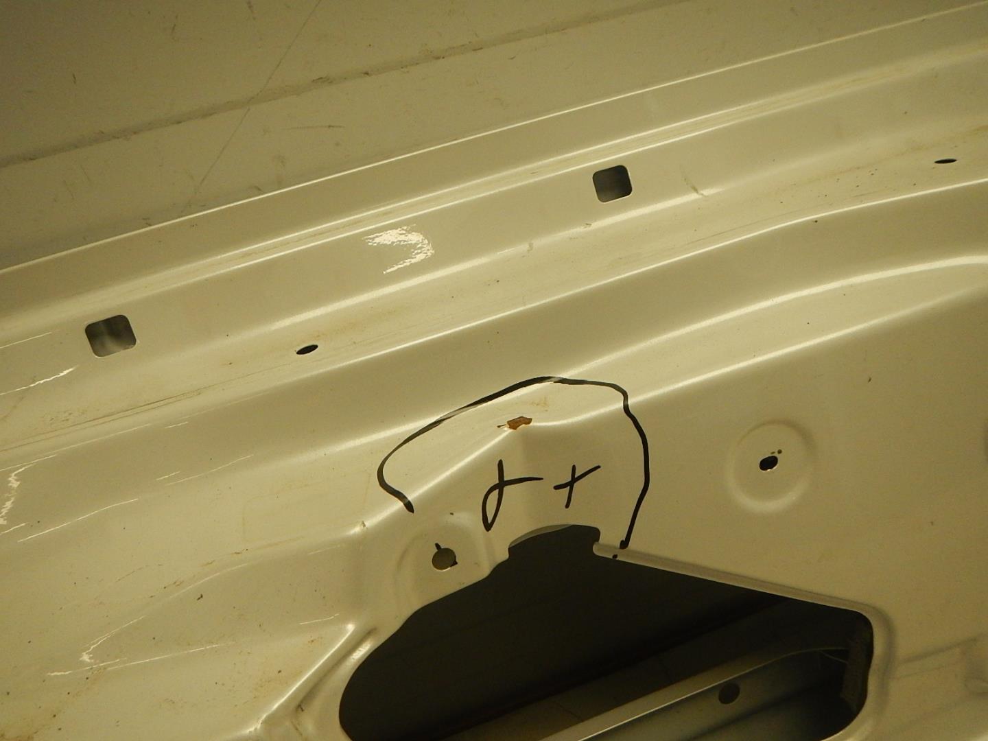 Дверь багажника