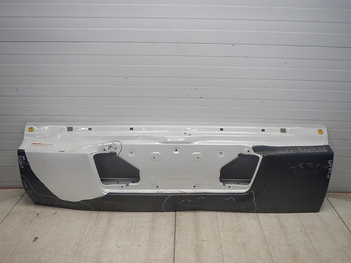 Дверь багажника