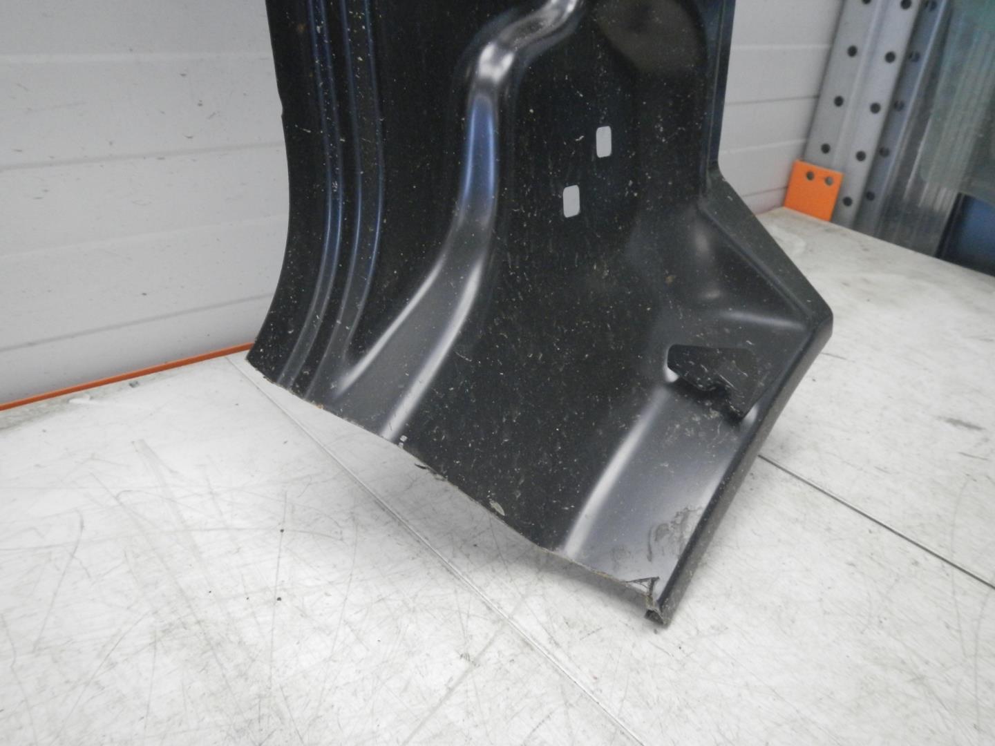 Кузовной элемент