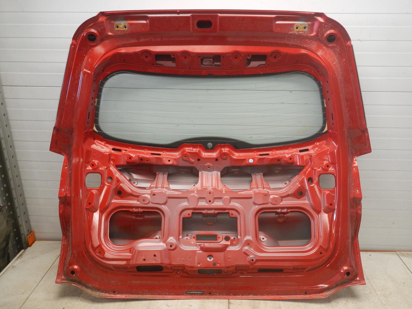 Дверь багажника