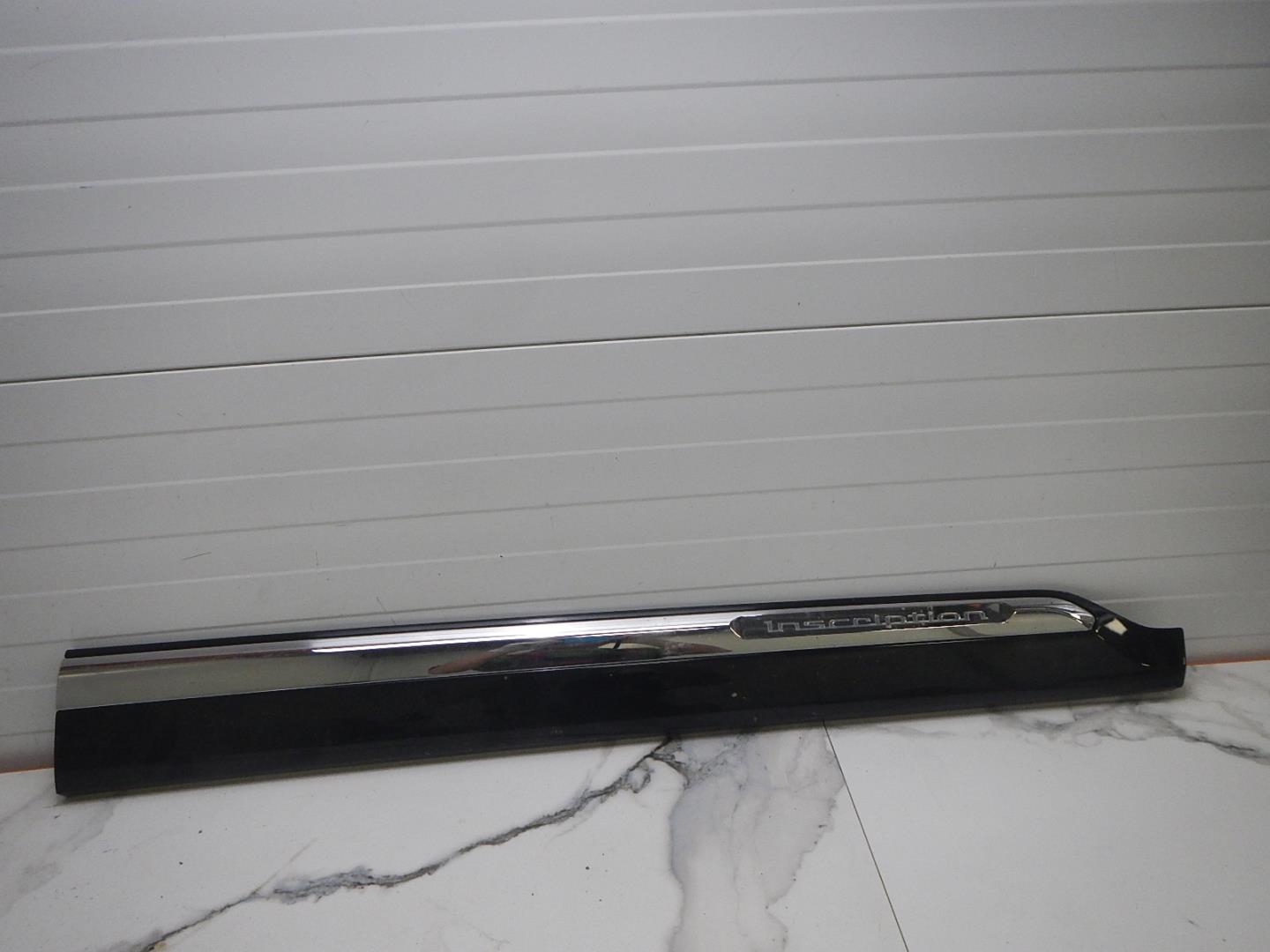 Молдинг передней правой двери