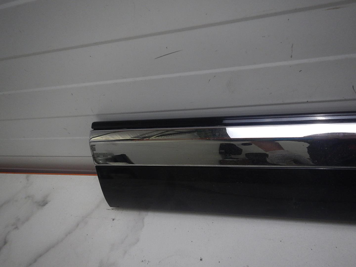 Молдинг передней правой двери