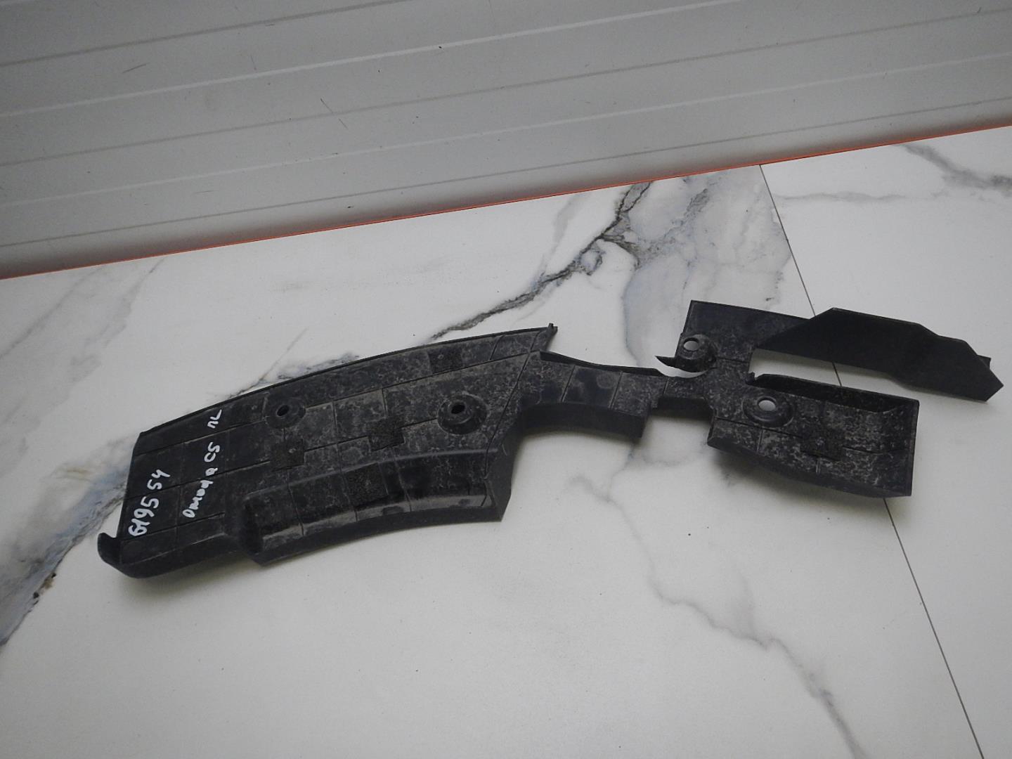 Кожух замка капота