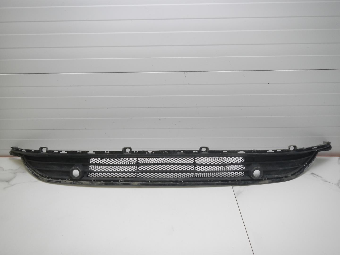 Решетка в бампер центральная