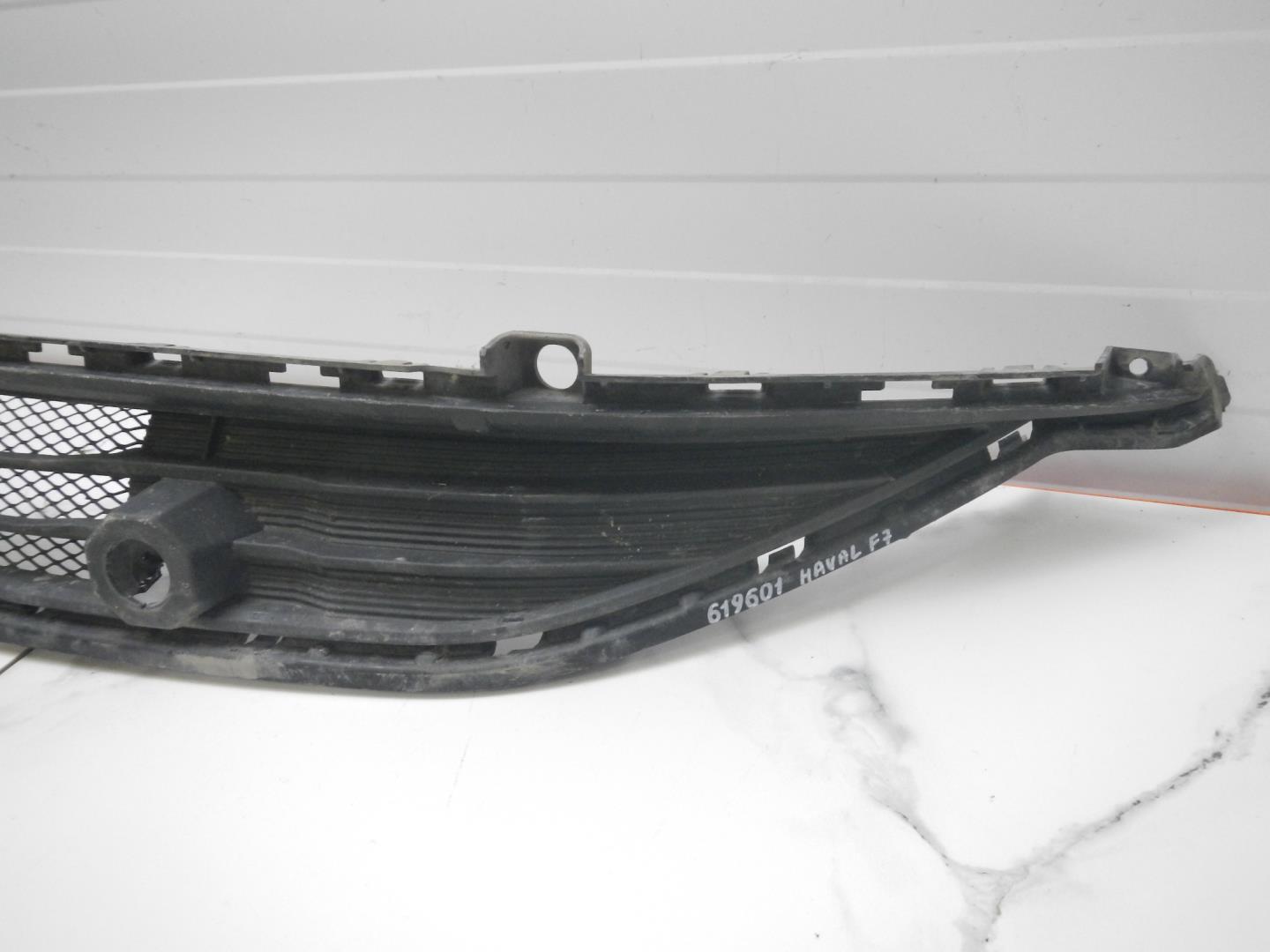 Решетка в бампер центральная