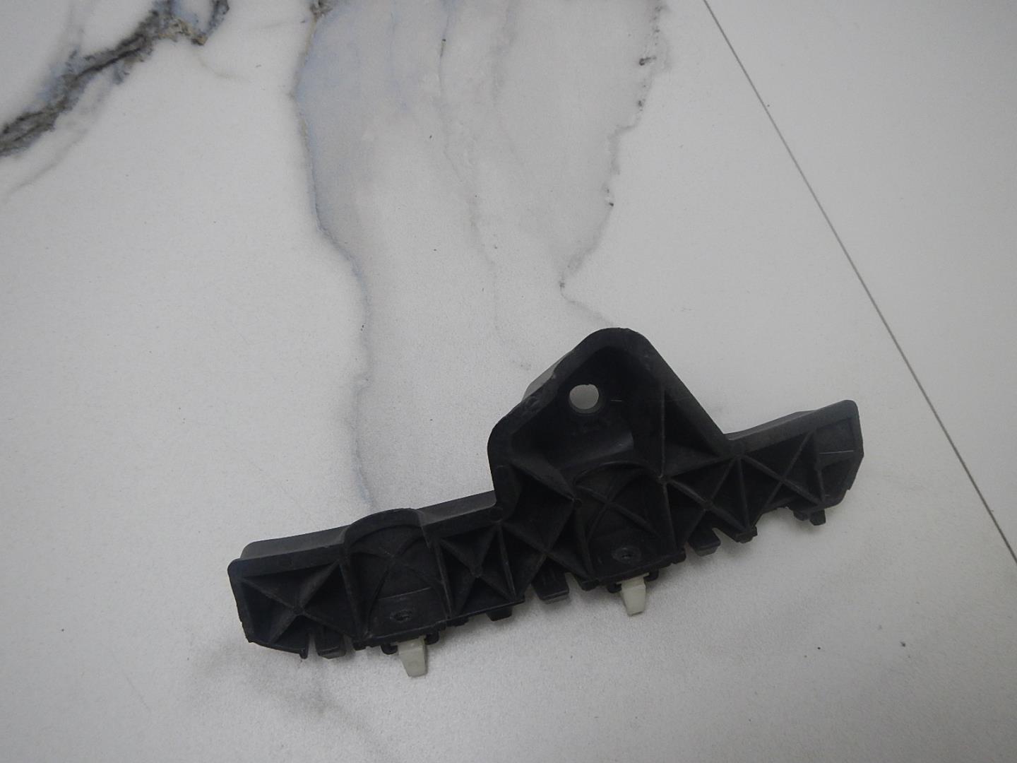 Кронштейн переднего бампера левый