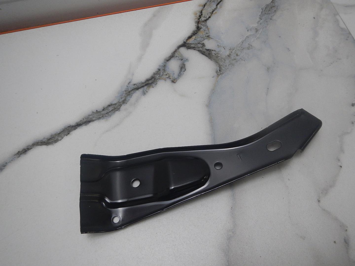 Кронштейн крепления крыла