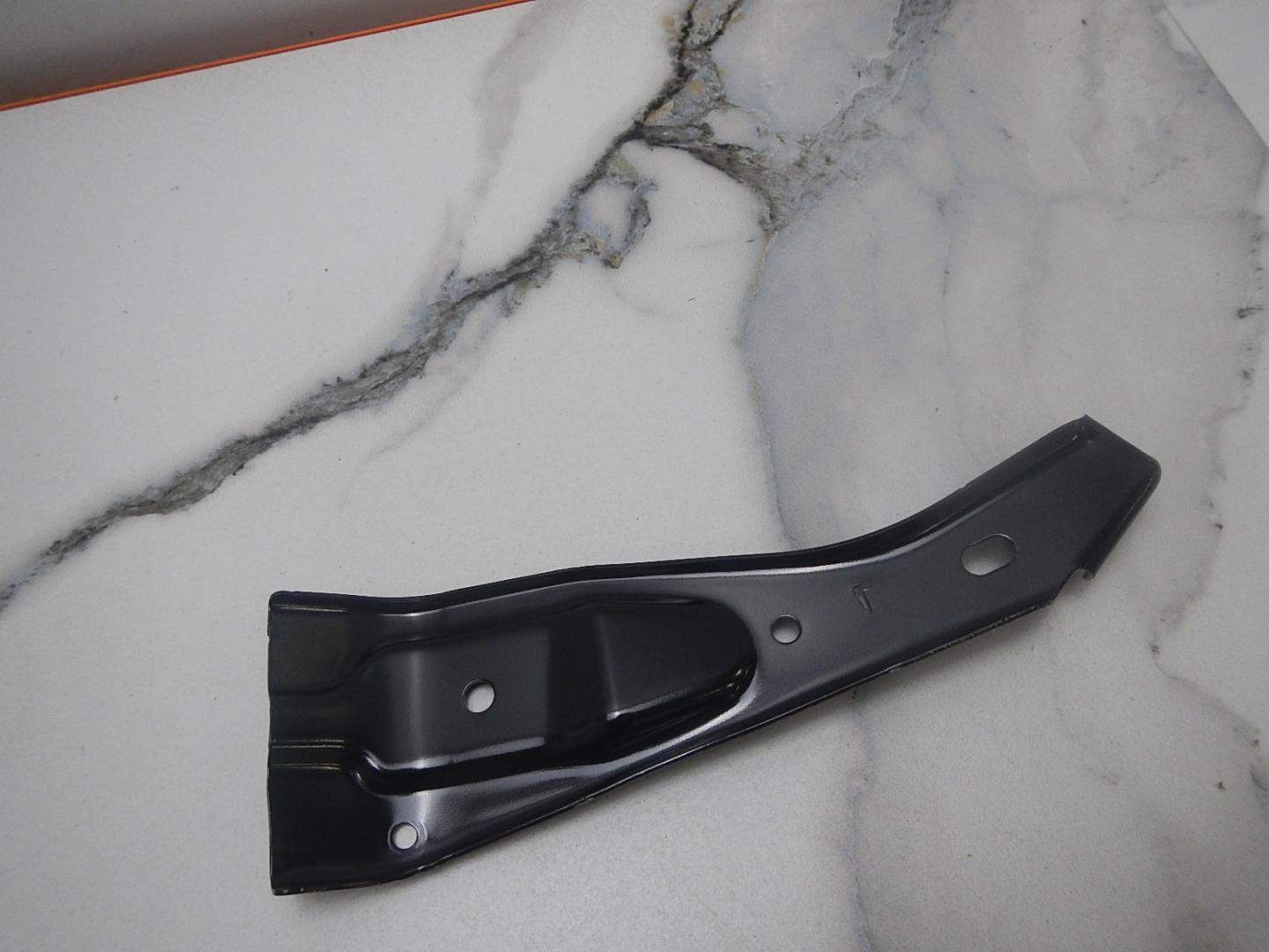 Кронштейн крепления крыла