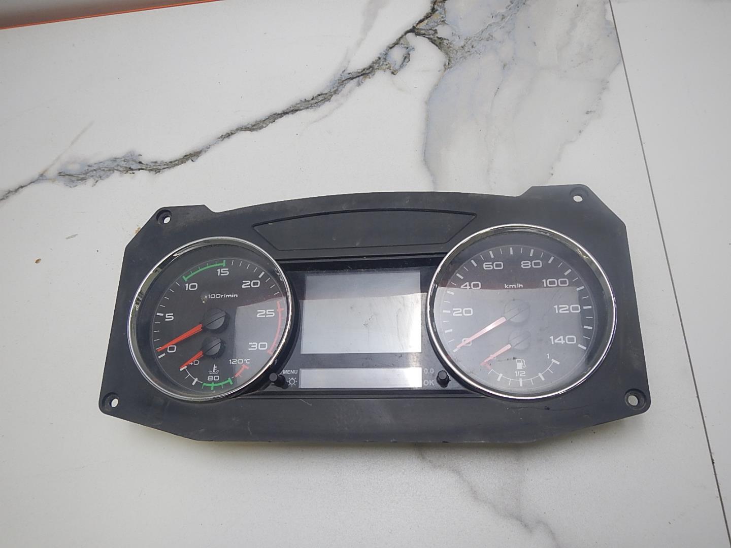 Панель приборов