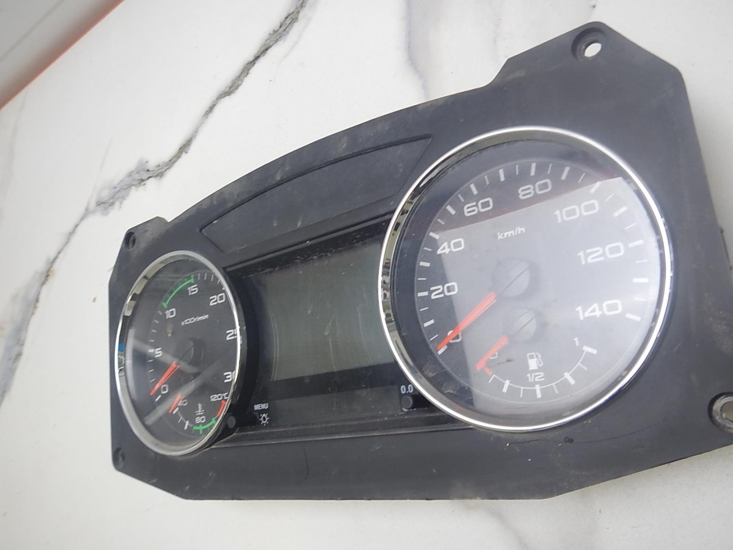 Панель приборов