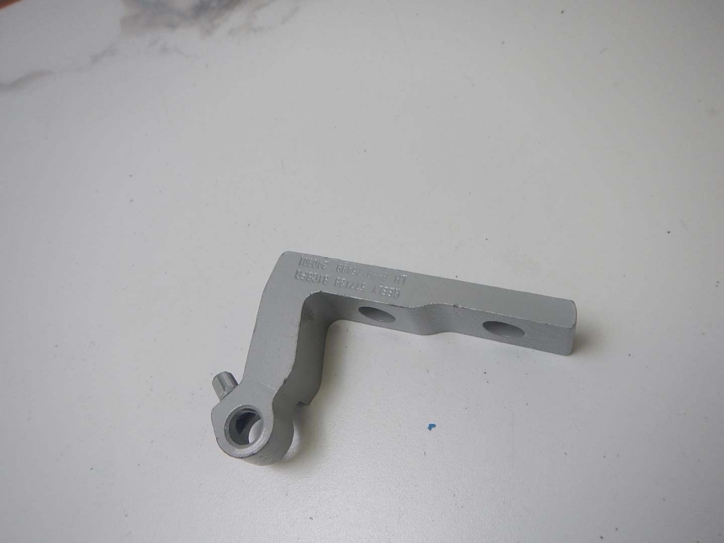 Петля двери передней левой верхняя