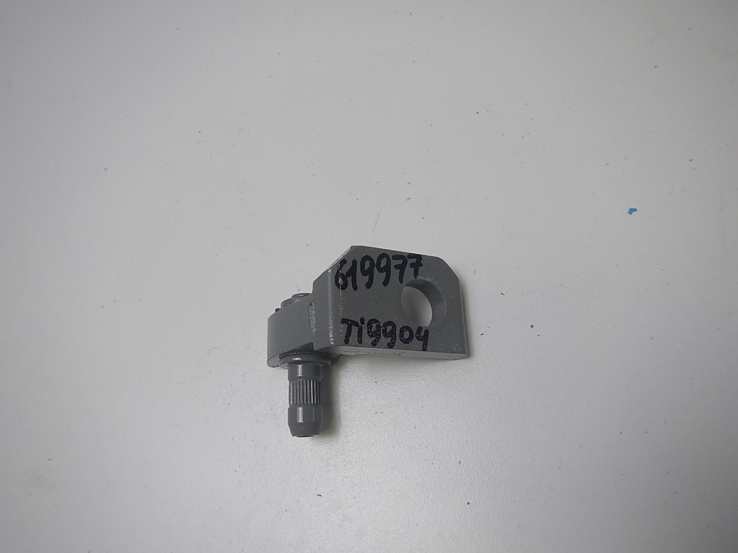 Петля двери задней левой верхняя