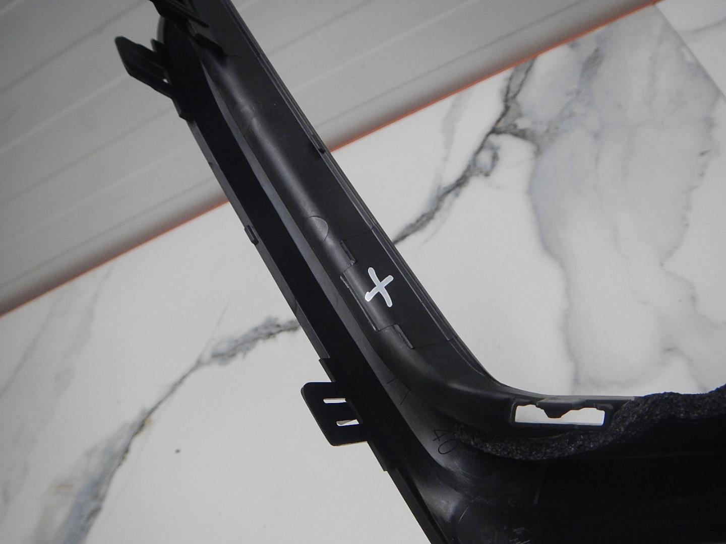 Рамка противотуманной фары правой