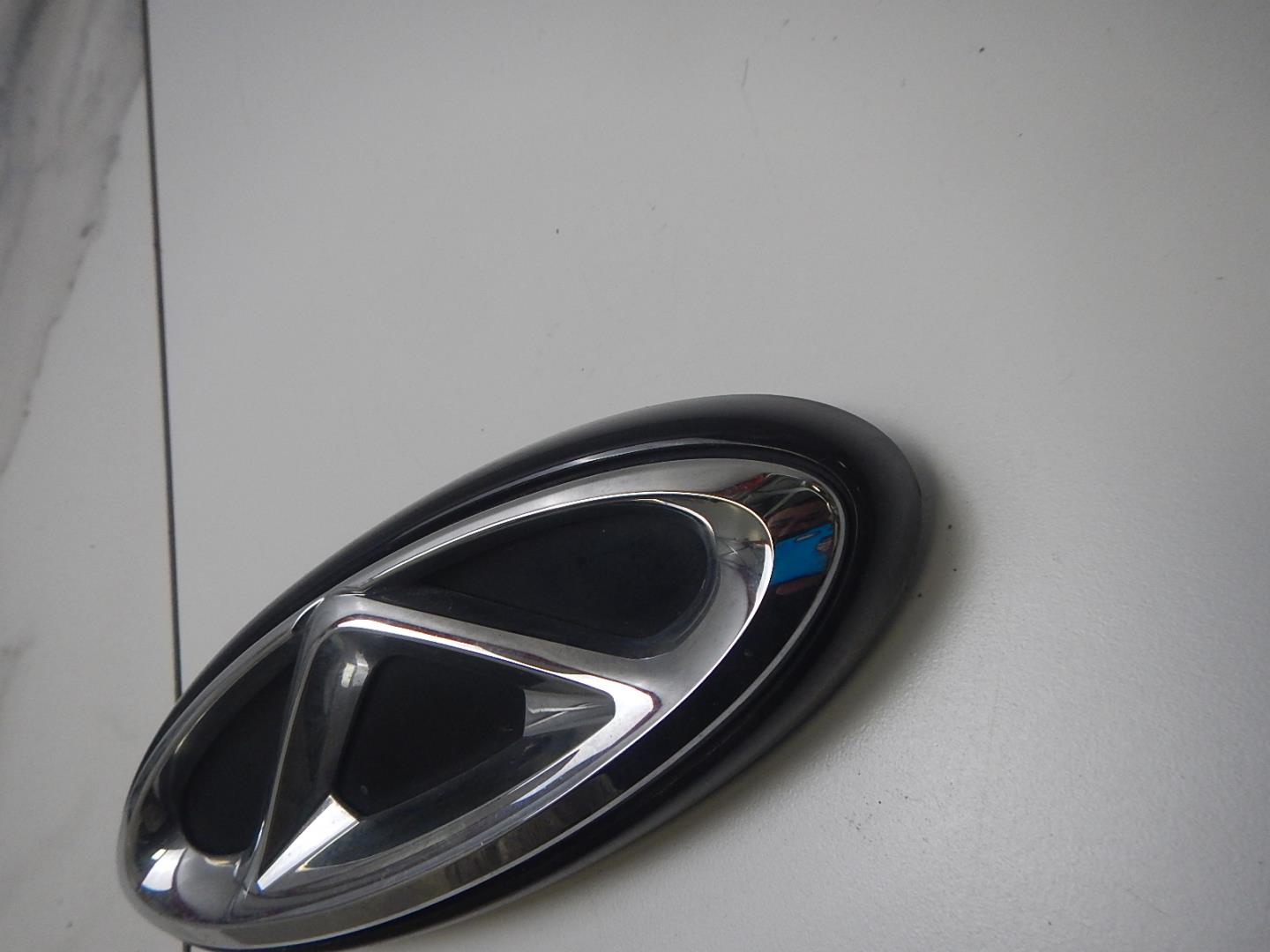 Эмблема на крышку багажника