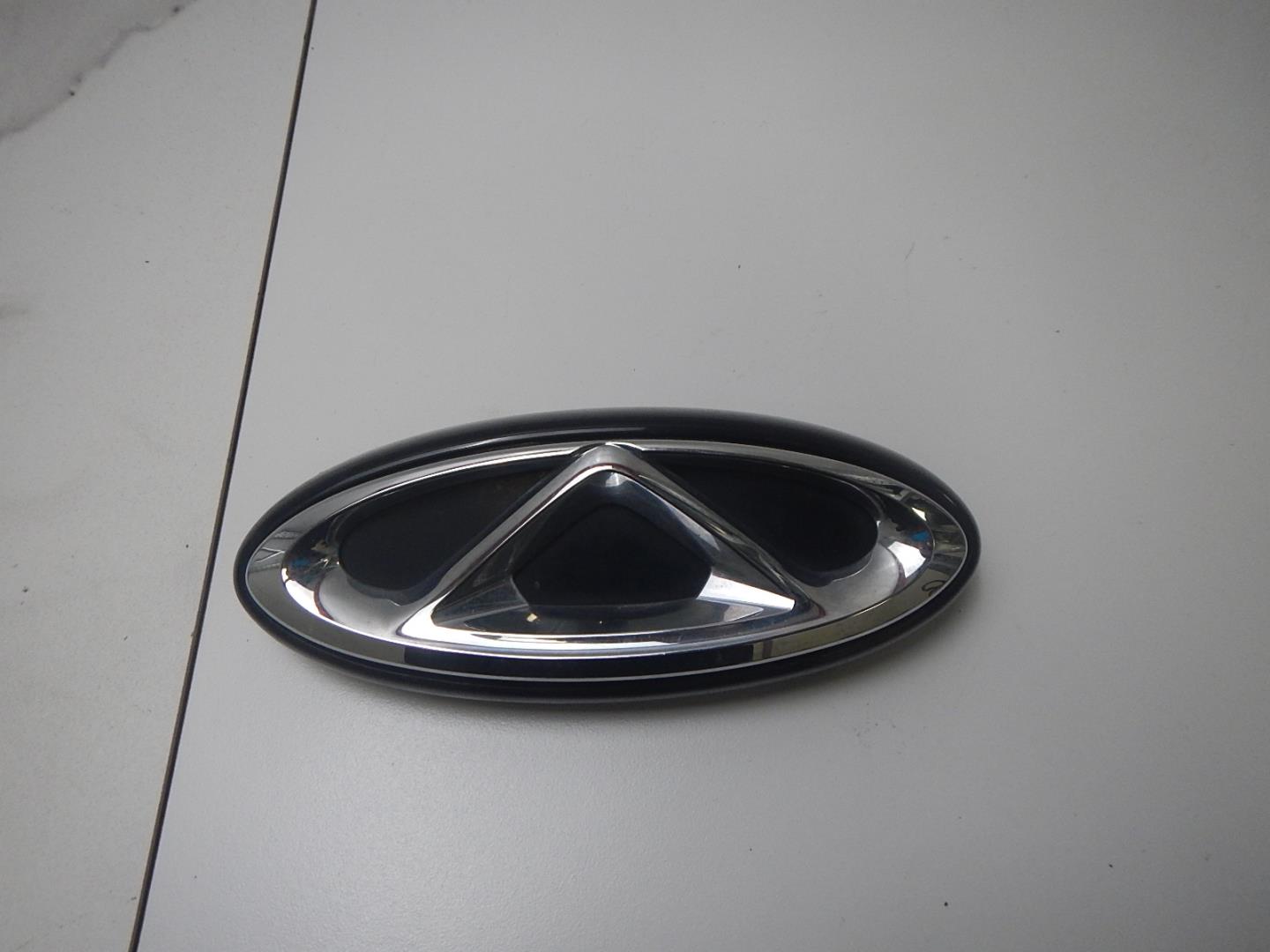 Эмблема на крышку багажника