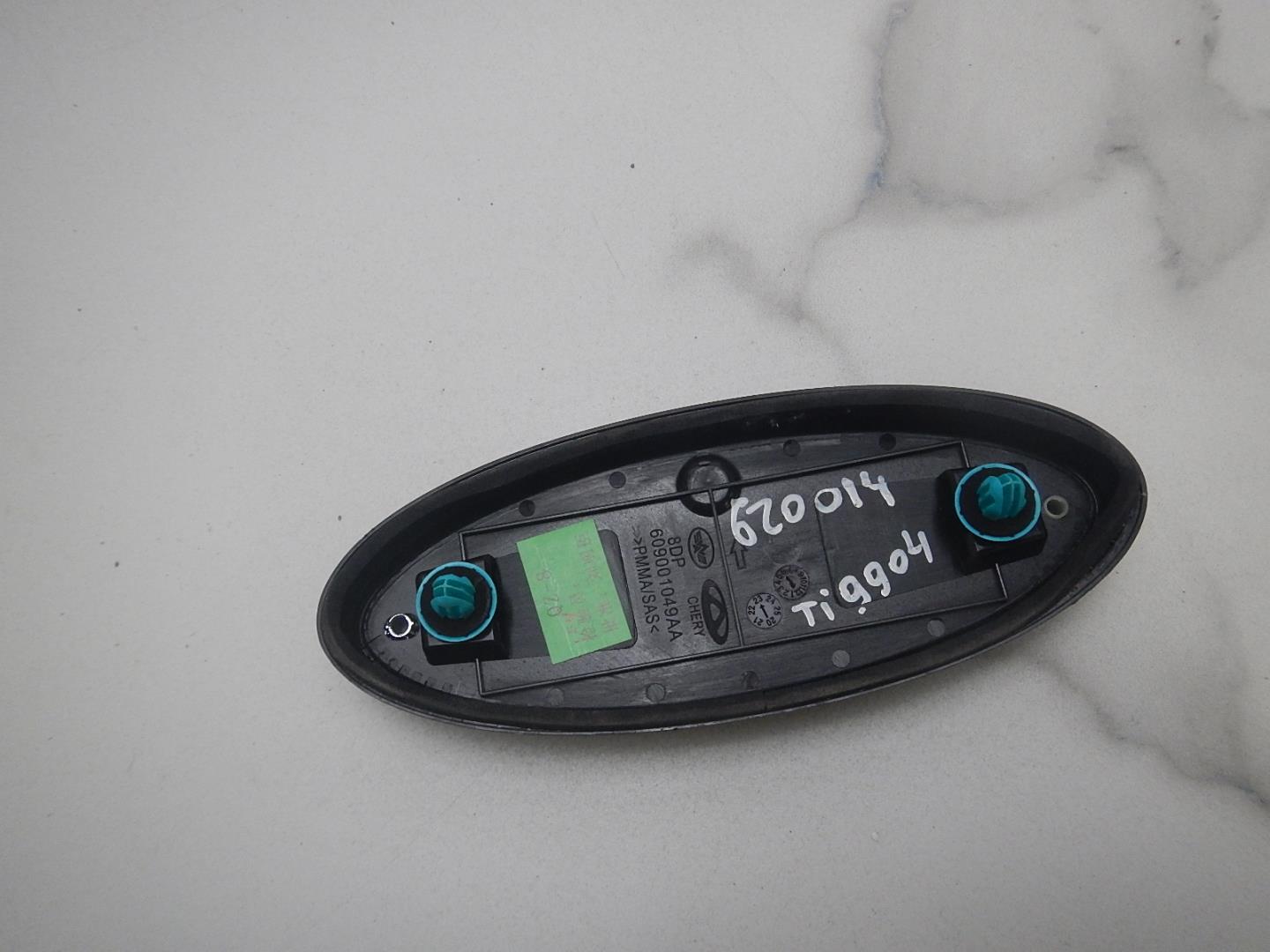 Эмблема на крышку багажника