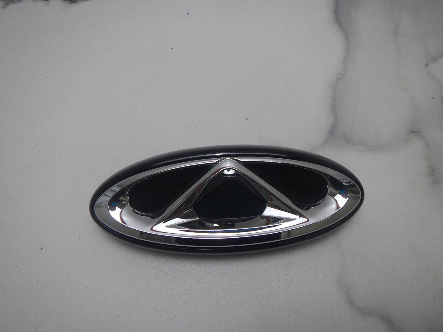 Эмблема на крышку багажника