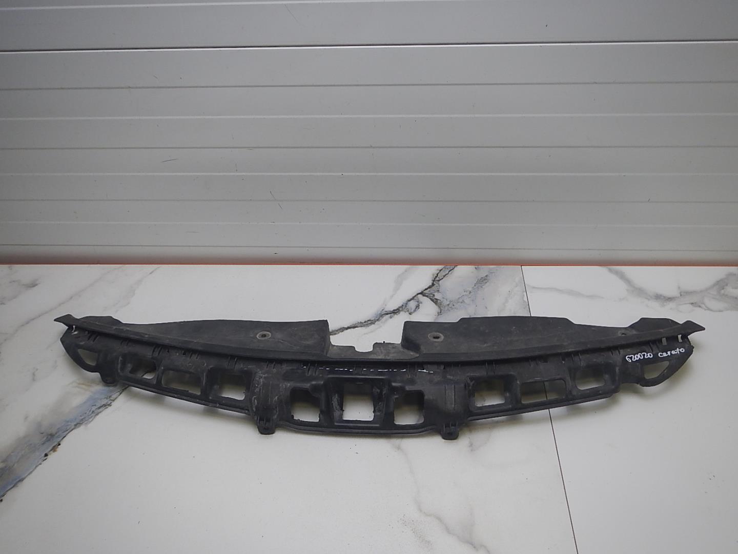 Кожух замка капота