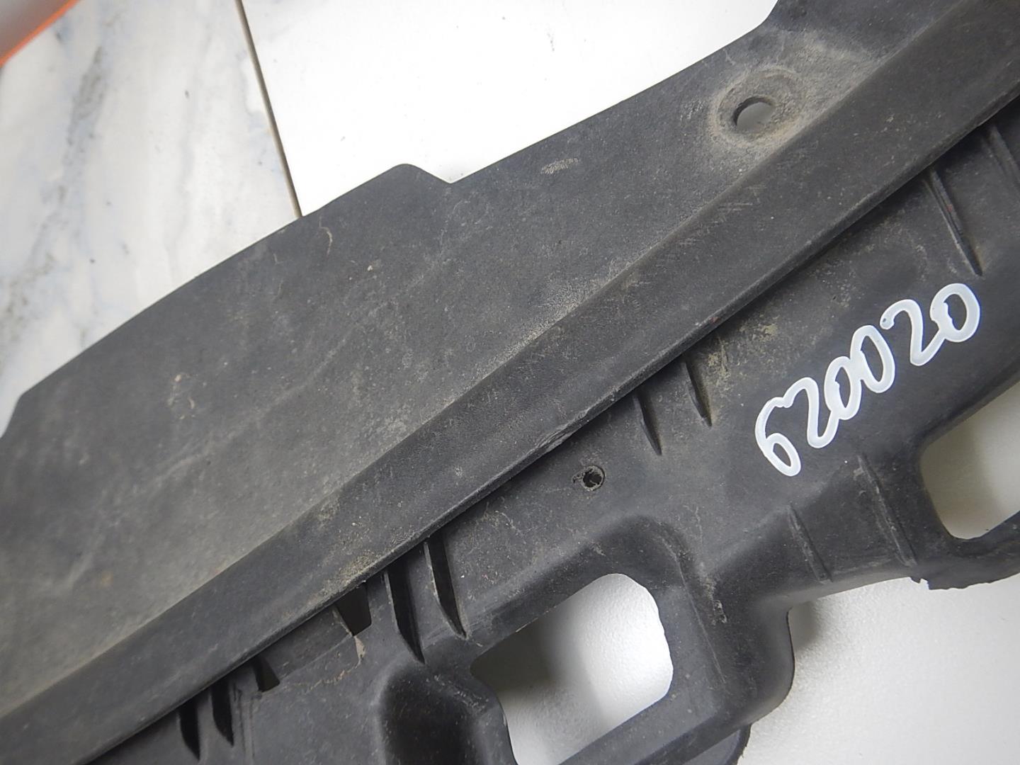 Кожух замка капота