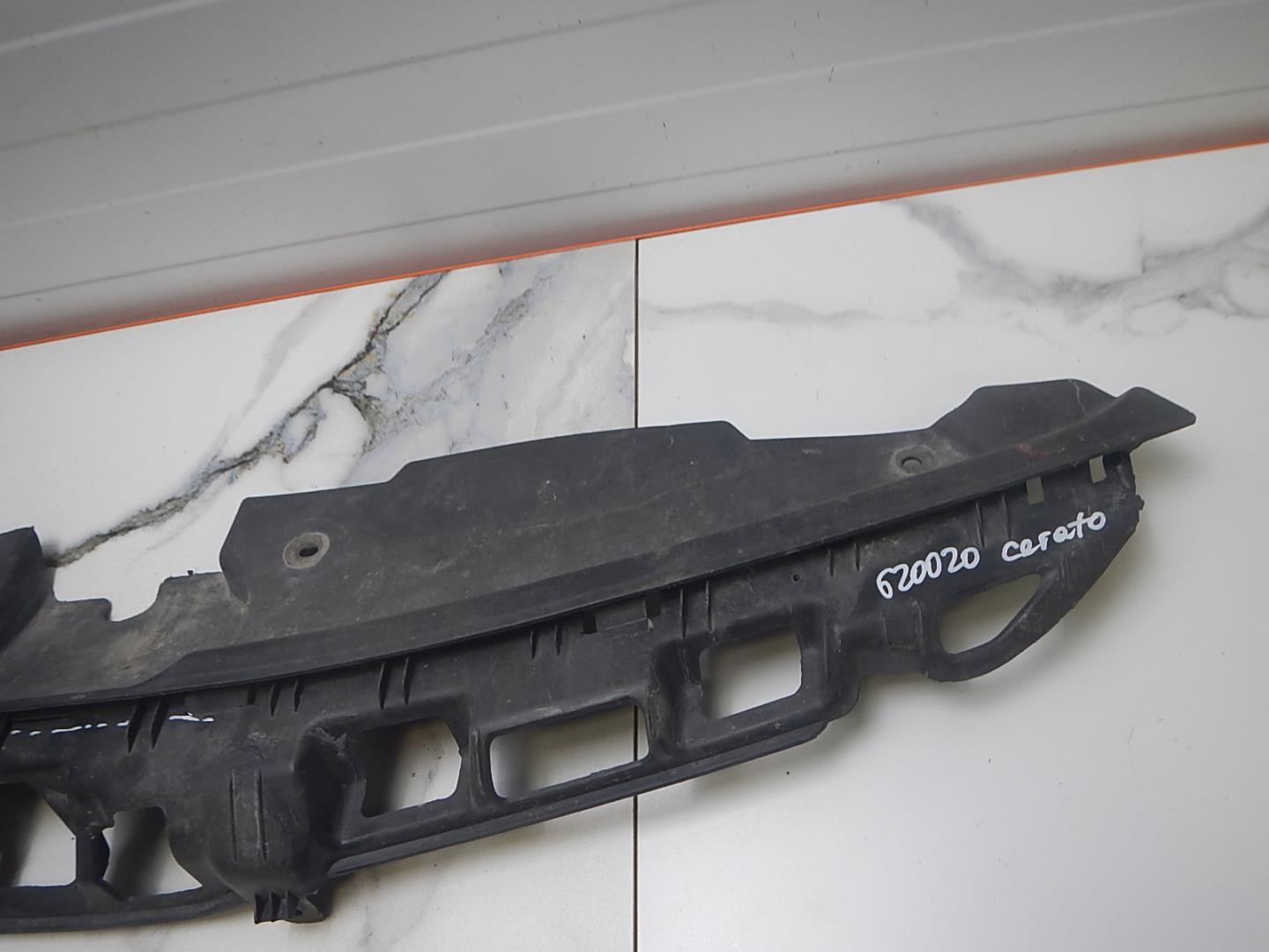 Кожух замка капота