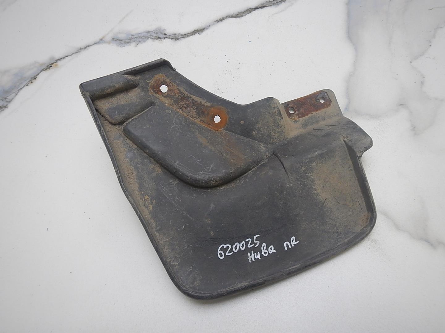 Брызговик передний правый