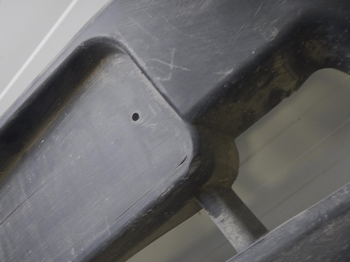 Накладка переднего бампера