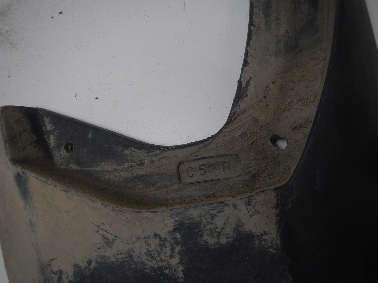 Брызговик задний правый