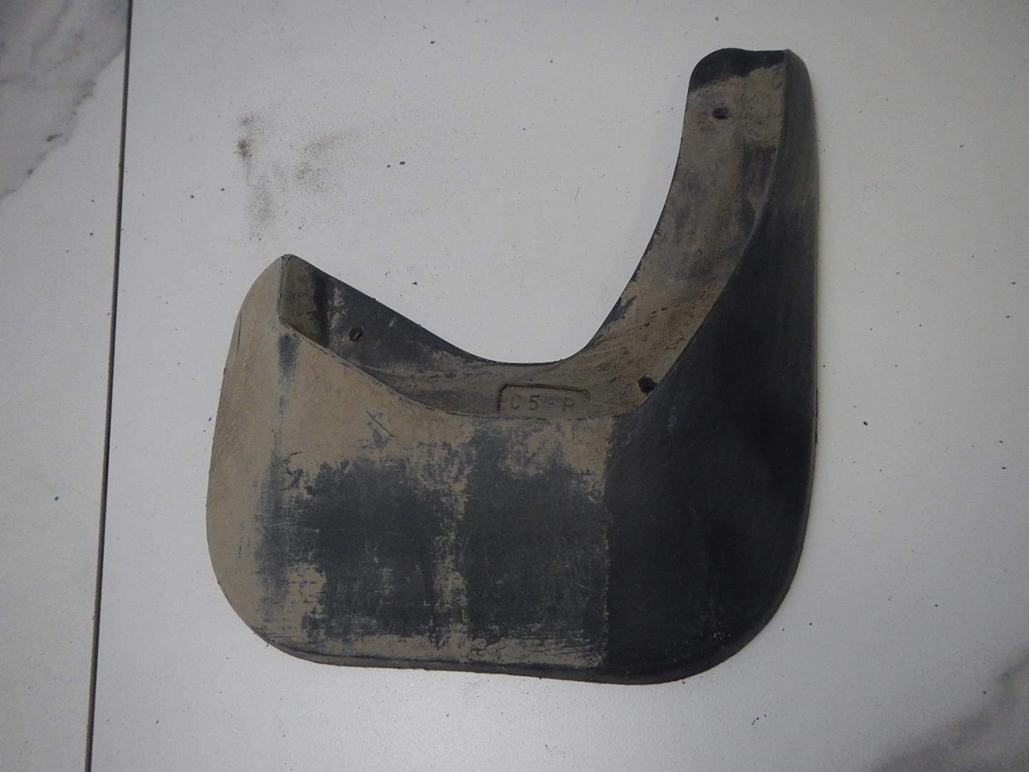 Брызговик задний правый