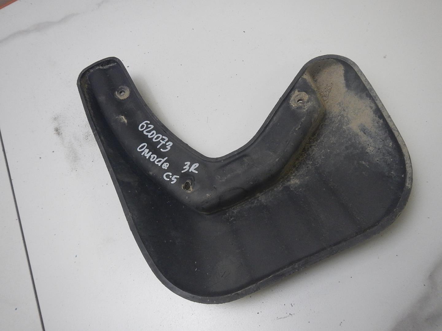 Брызговик задний правый