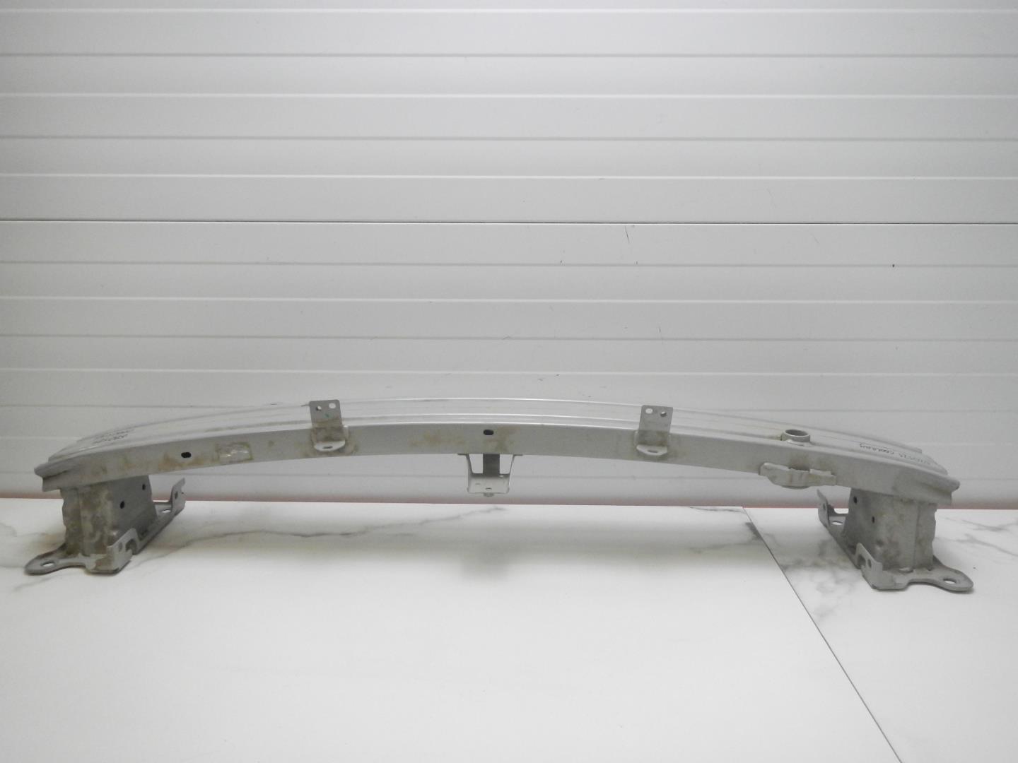 Усилитель переднего бампера