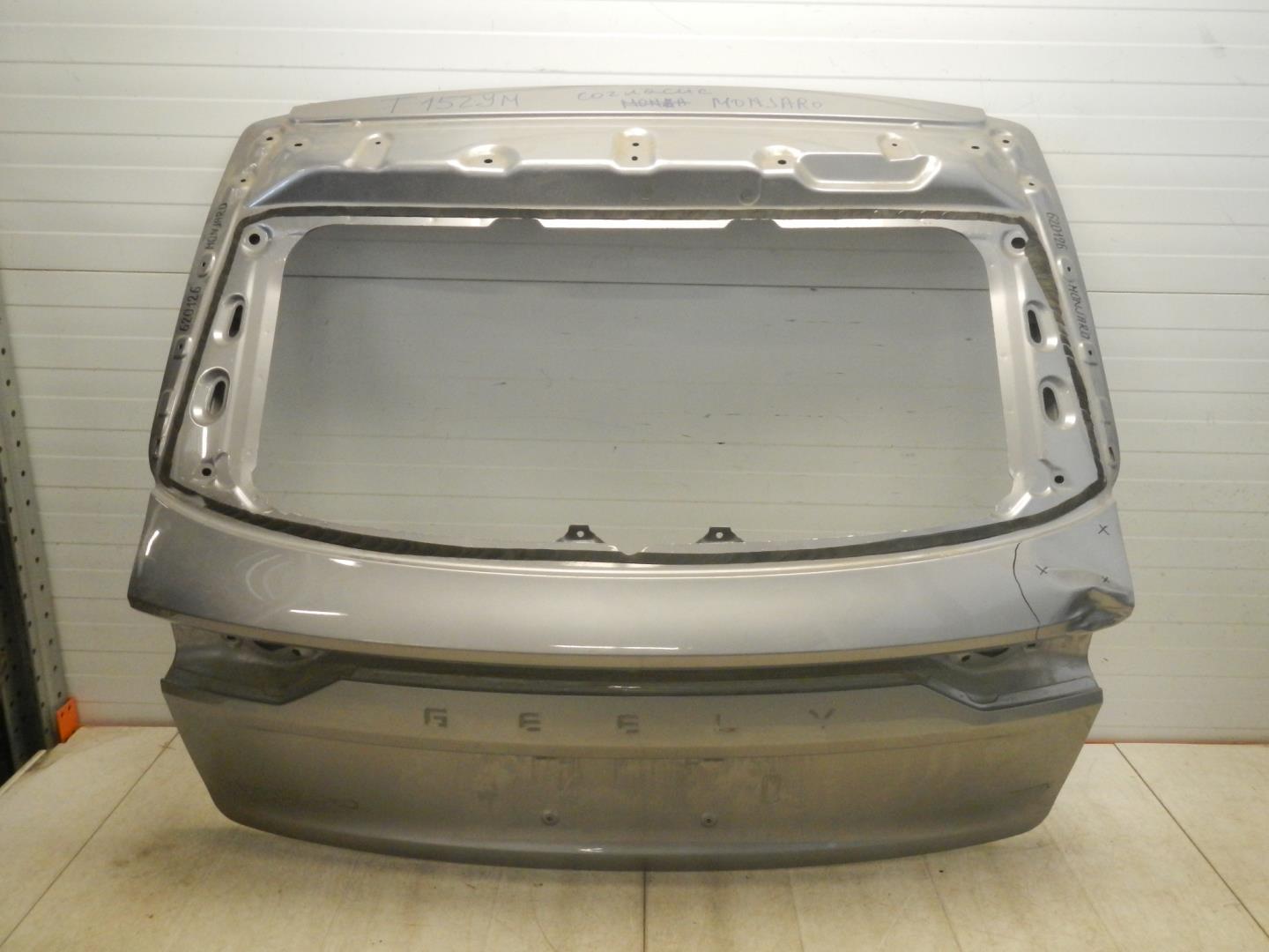 Дверь багажника