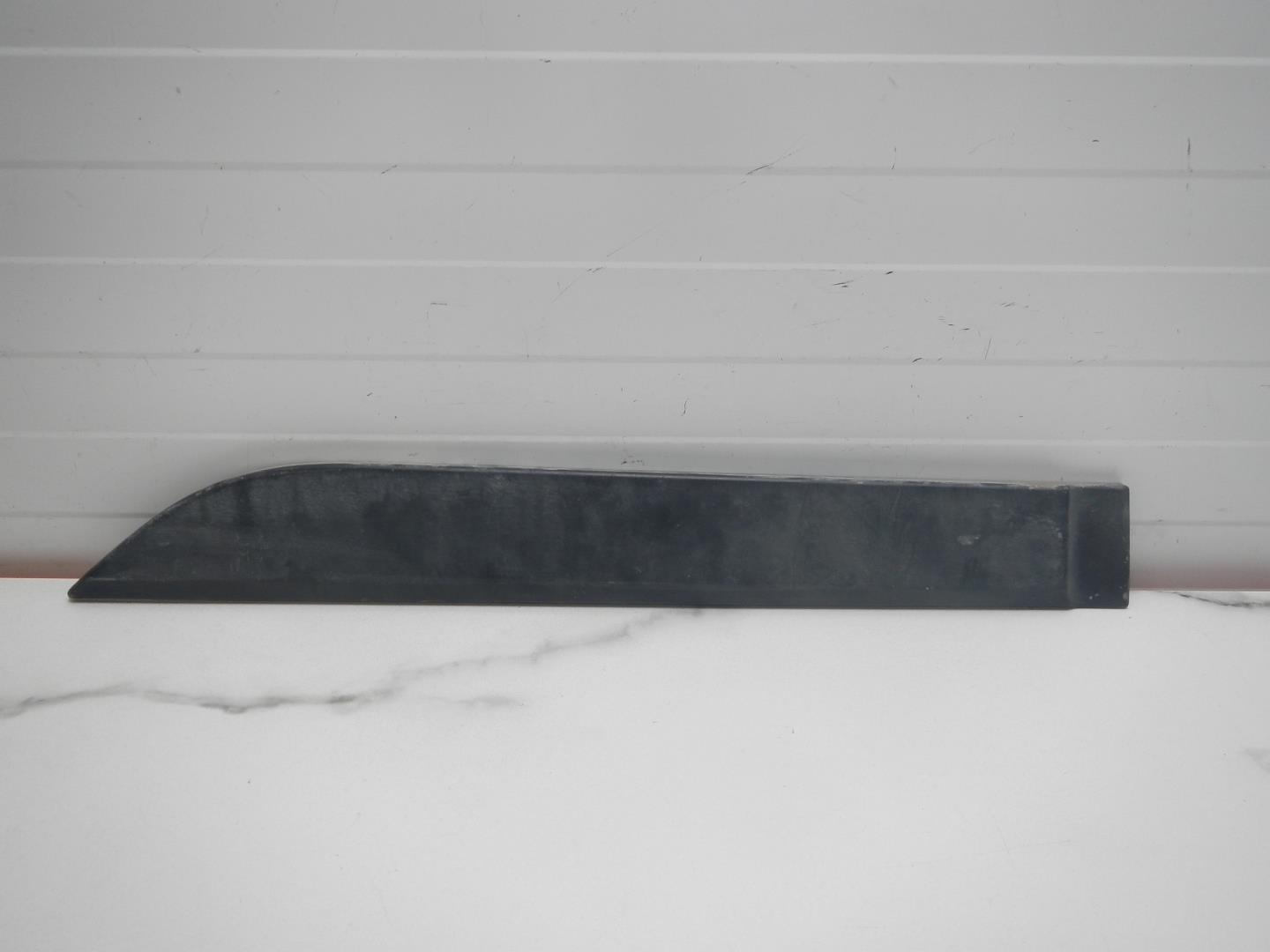 Молдинг задней левой двери