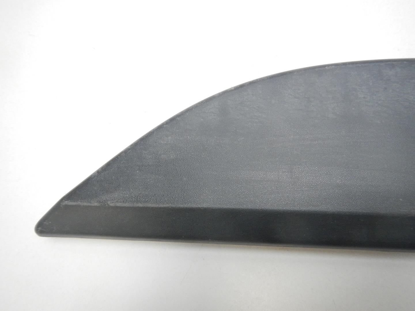 Молдинг задней левой двери