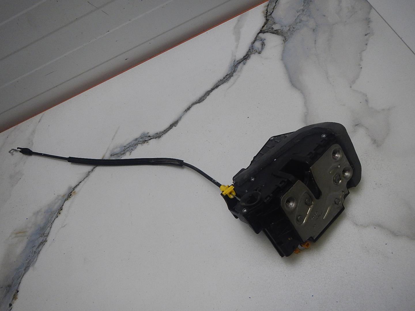 Замок двери задней правой