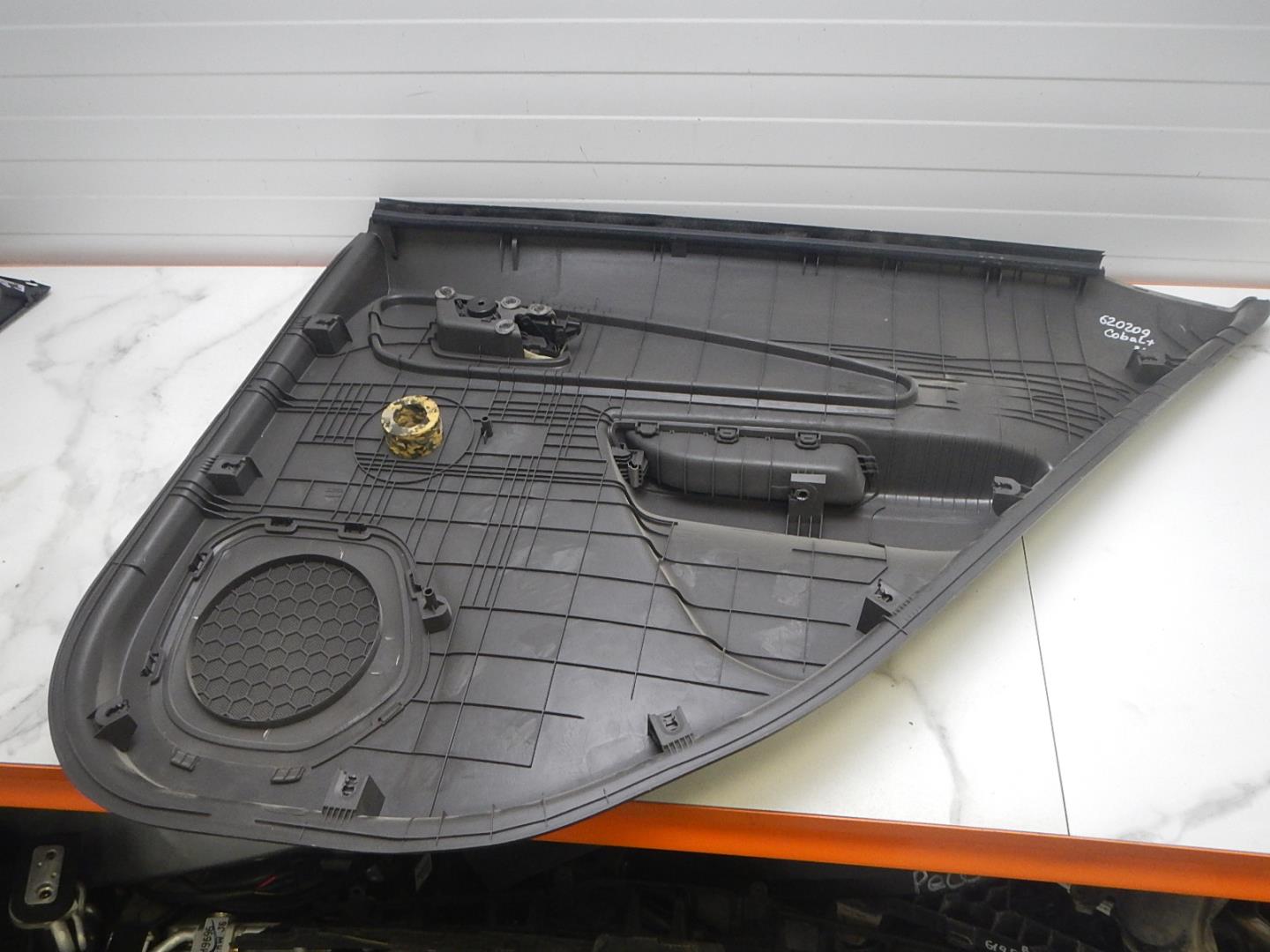 Обшивка двери задней левой