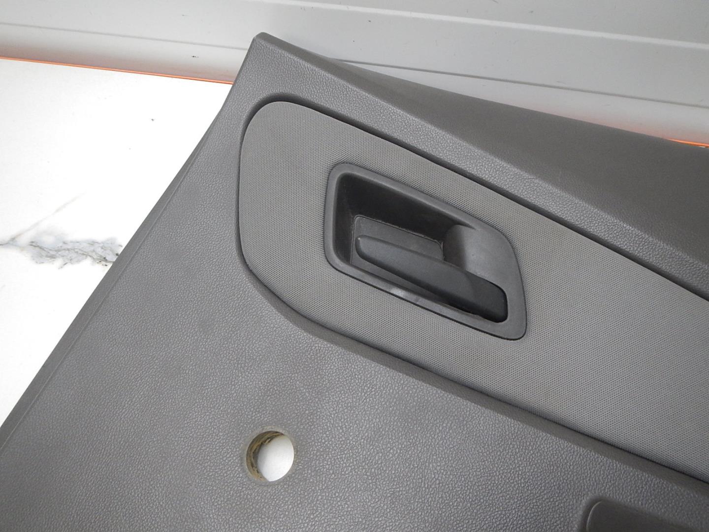 Обшивка двери задней правой