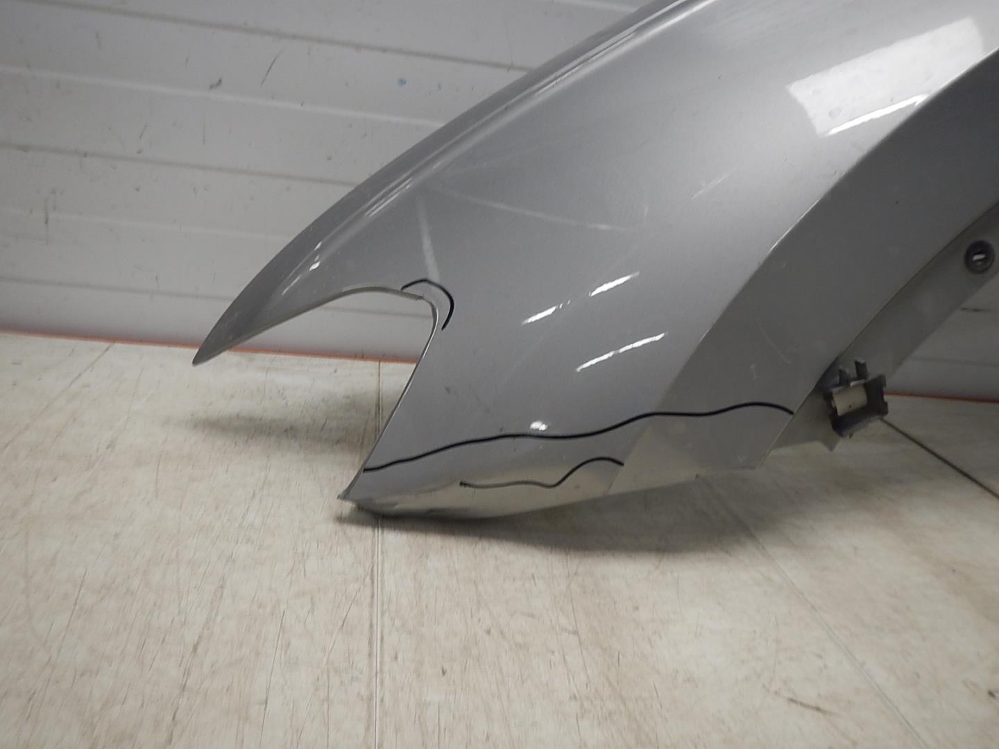 Крыло переднее левое