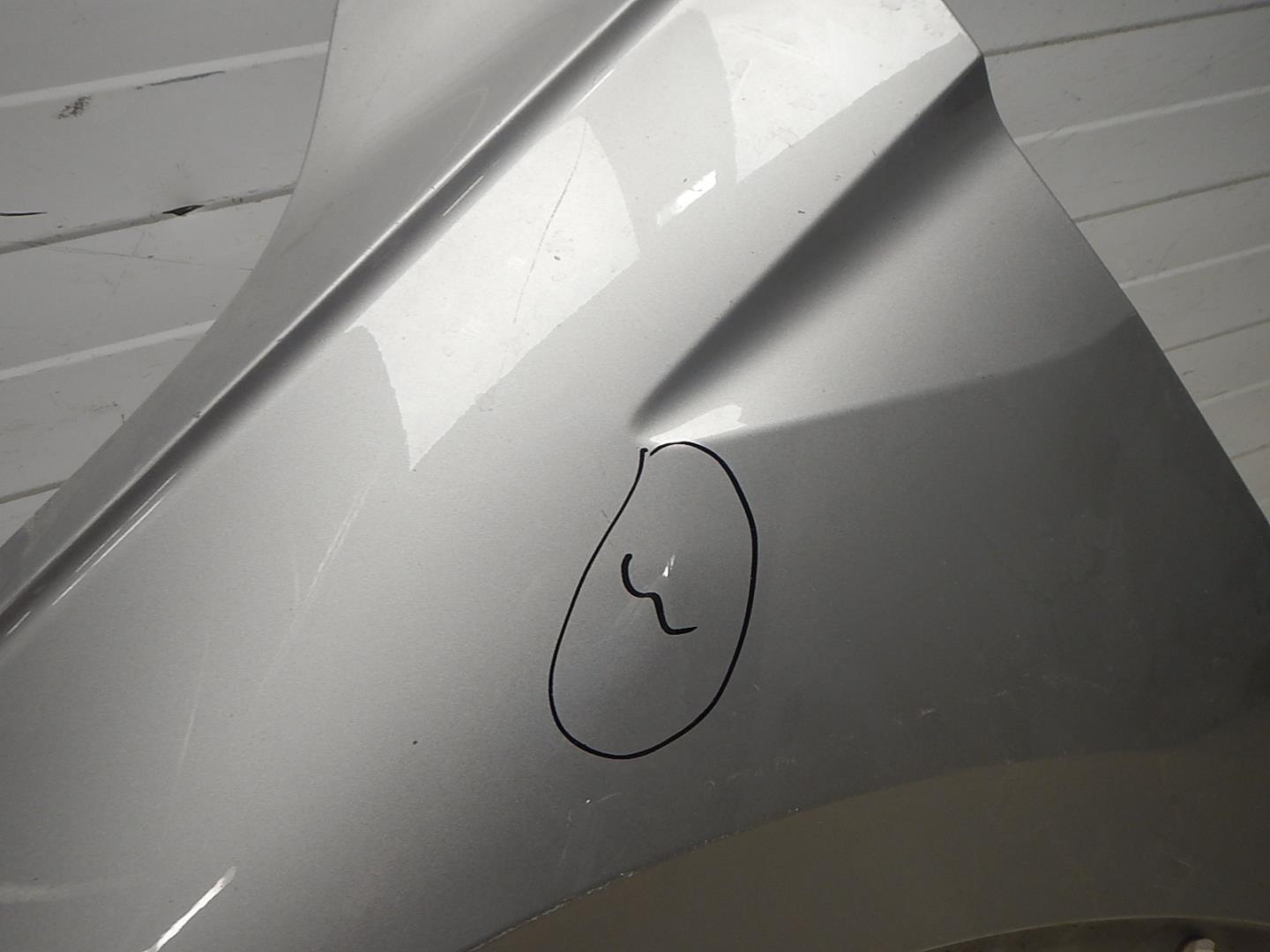 Крыло переднее левое