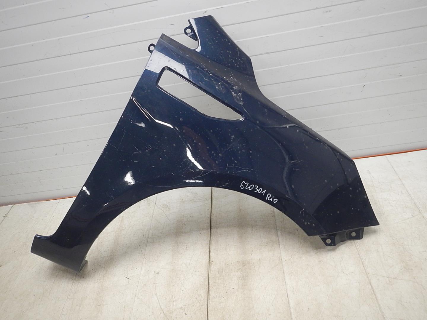 Крыло переднее правое