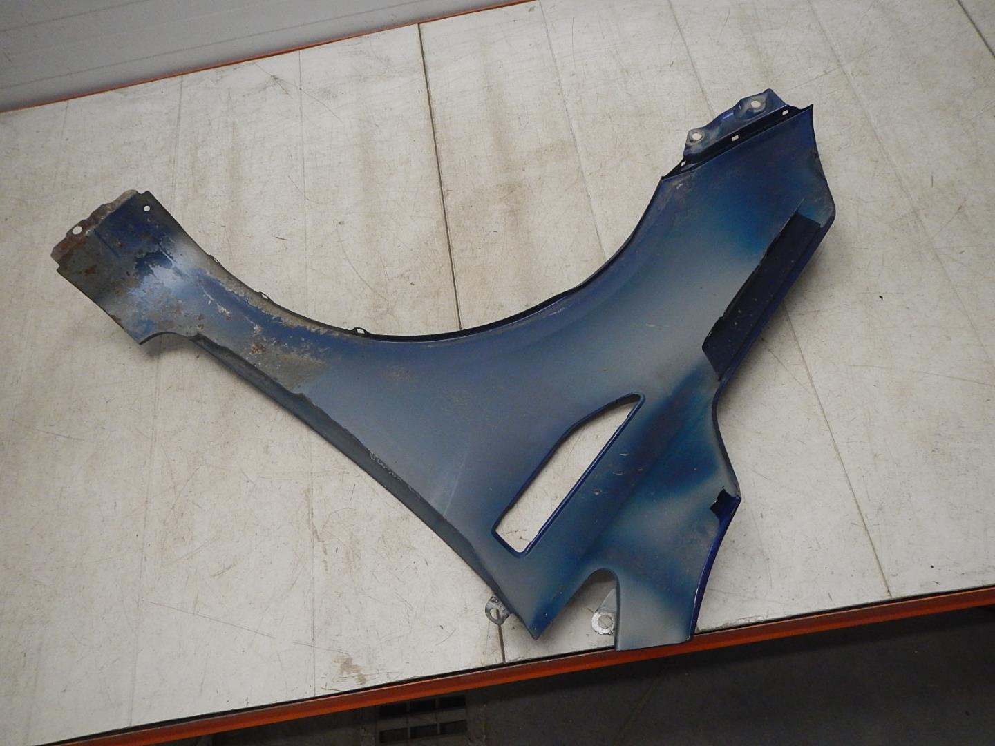 Крыло переднее правое