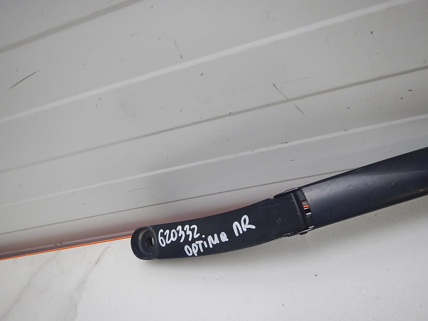 Поводок стеклоочистителя передний правый