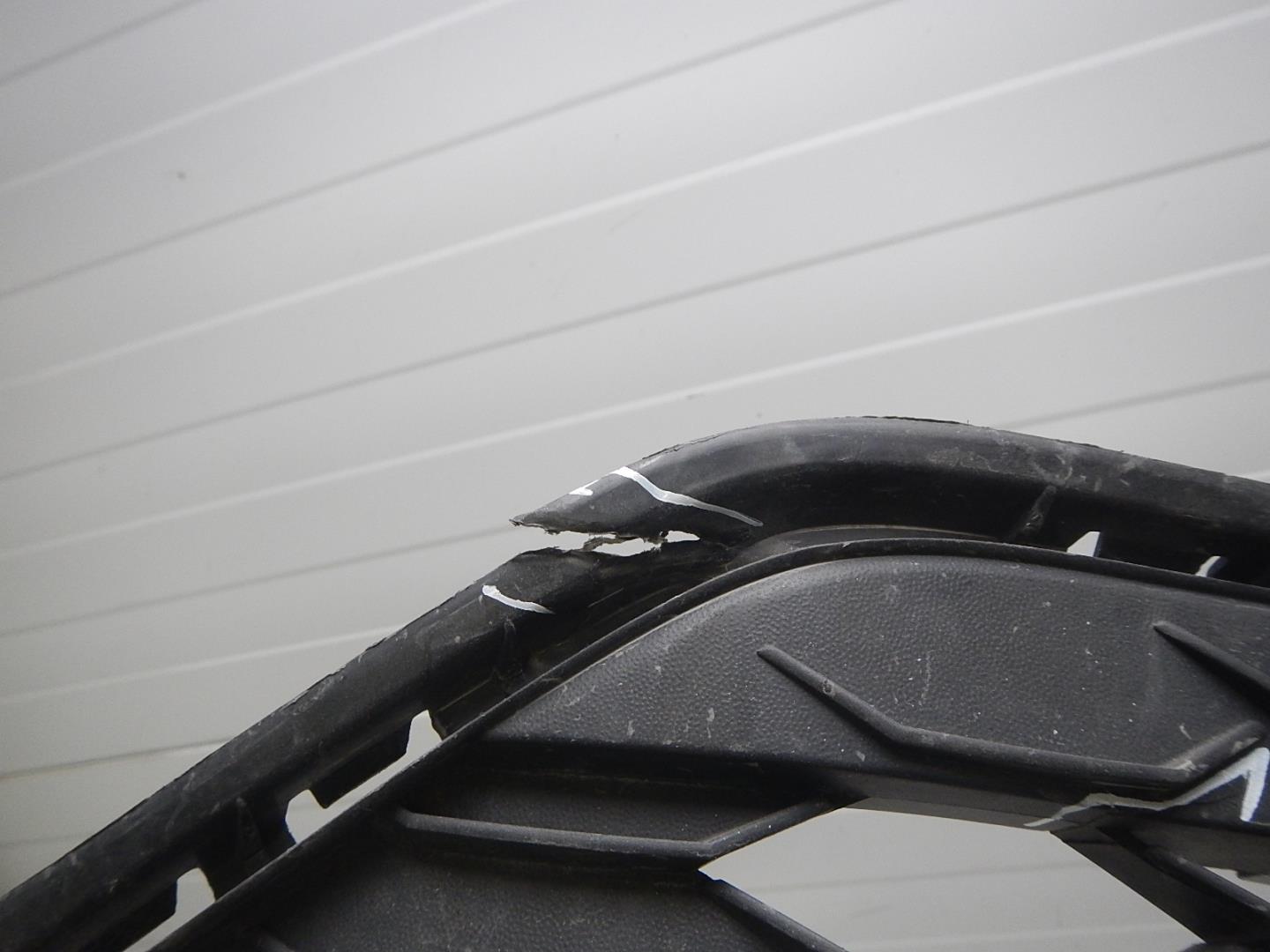 Решетка в бампер центральная