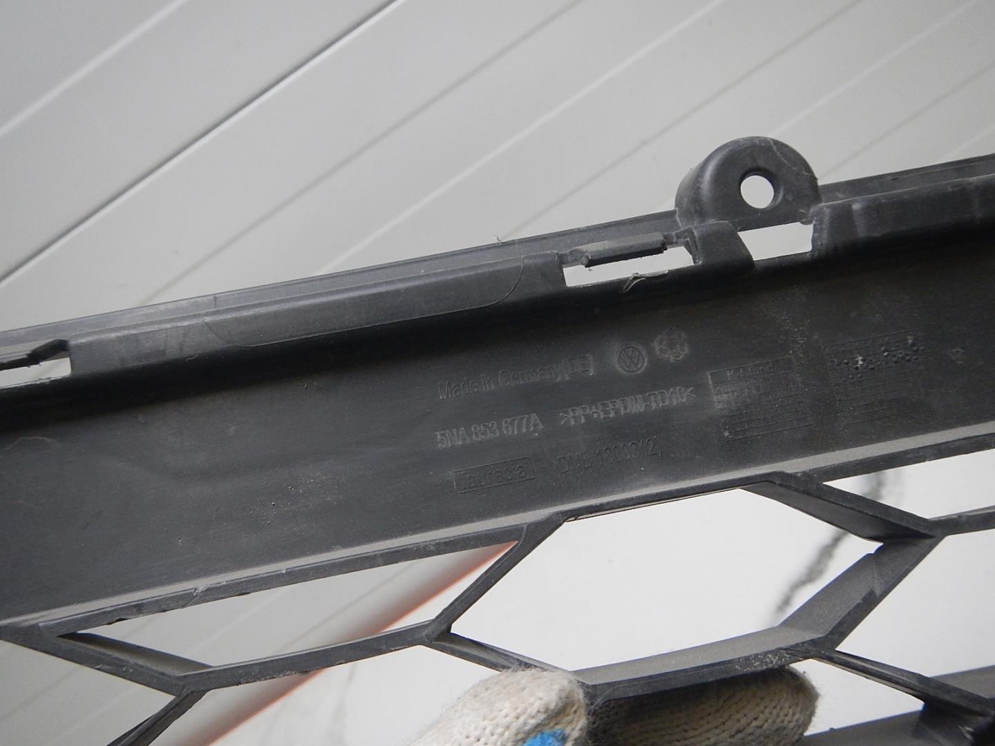 Решетка в бампер центральная