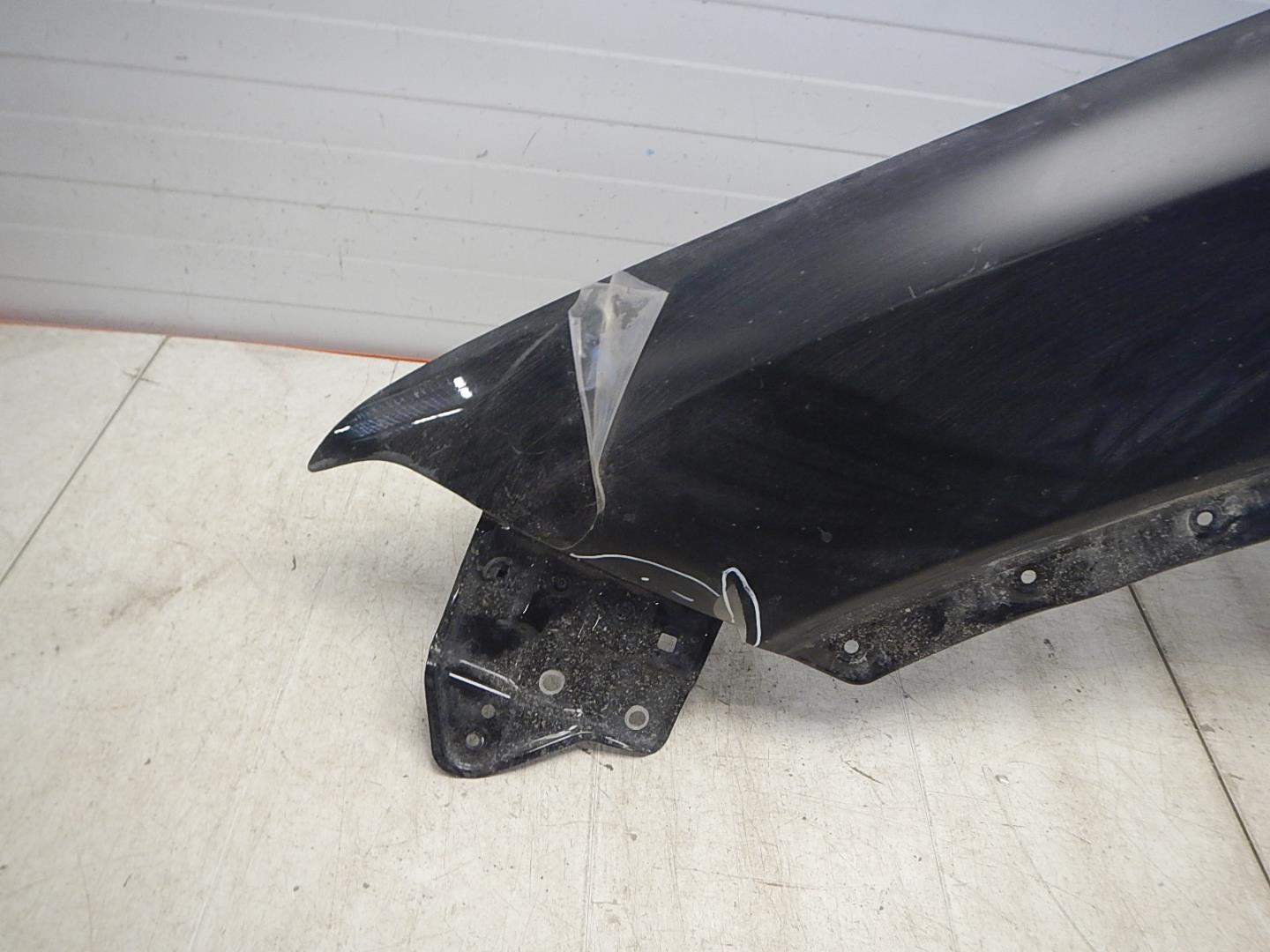 Крыло переднее левое