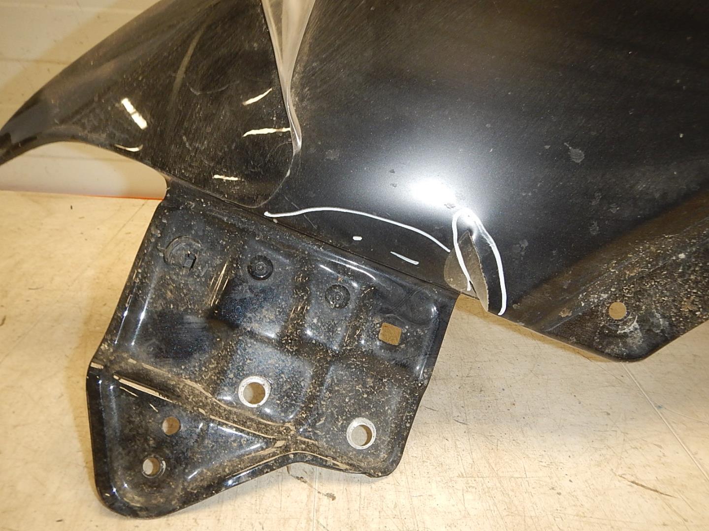 Крыло переднее левое