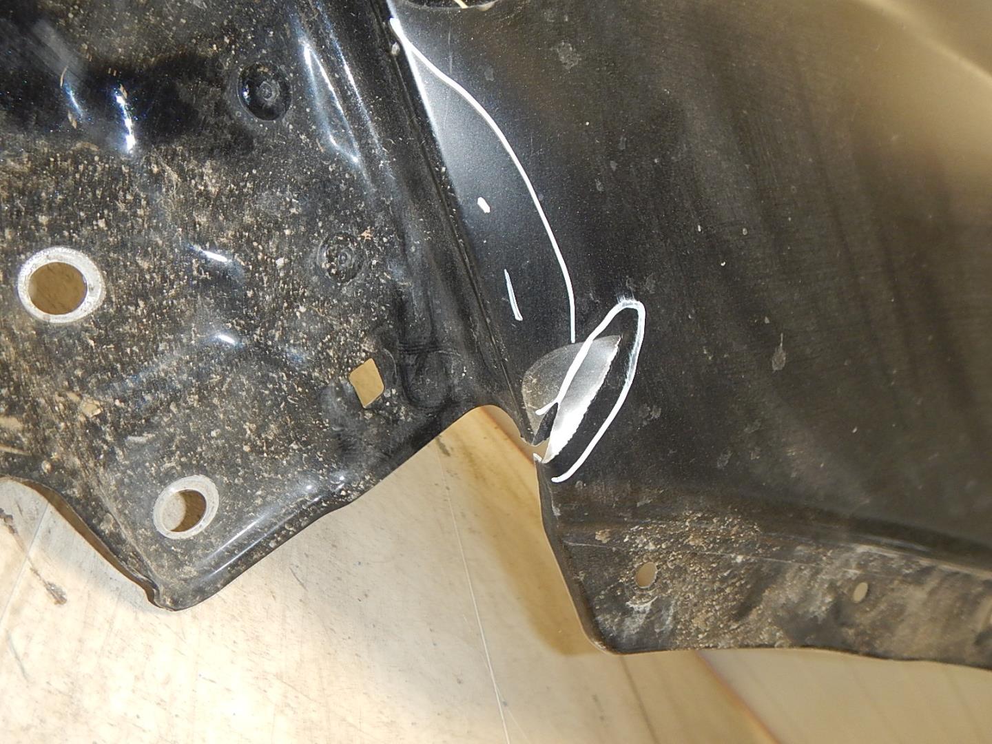 Крыло переднее левое