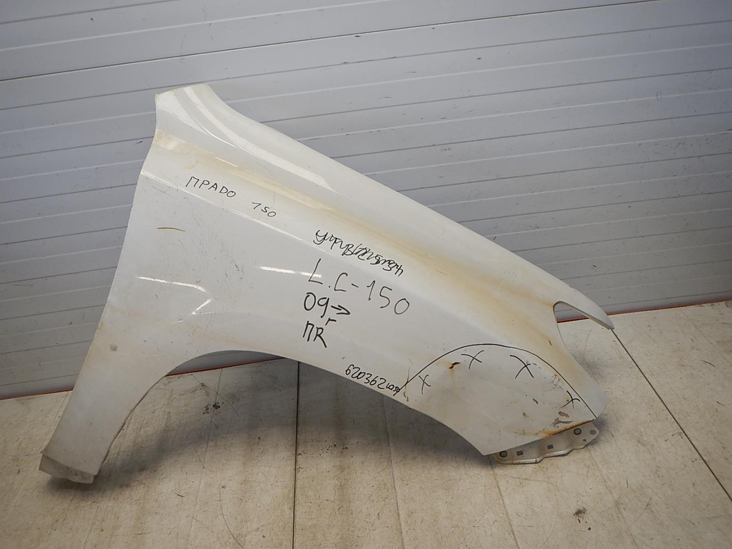 Крыло переднее правое