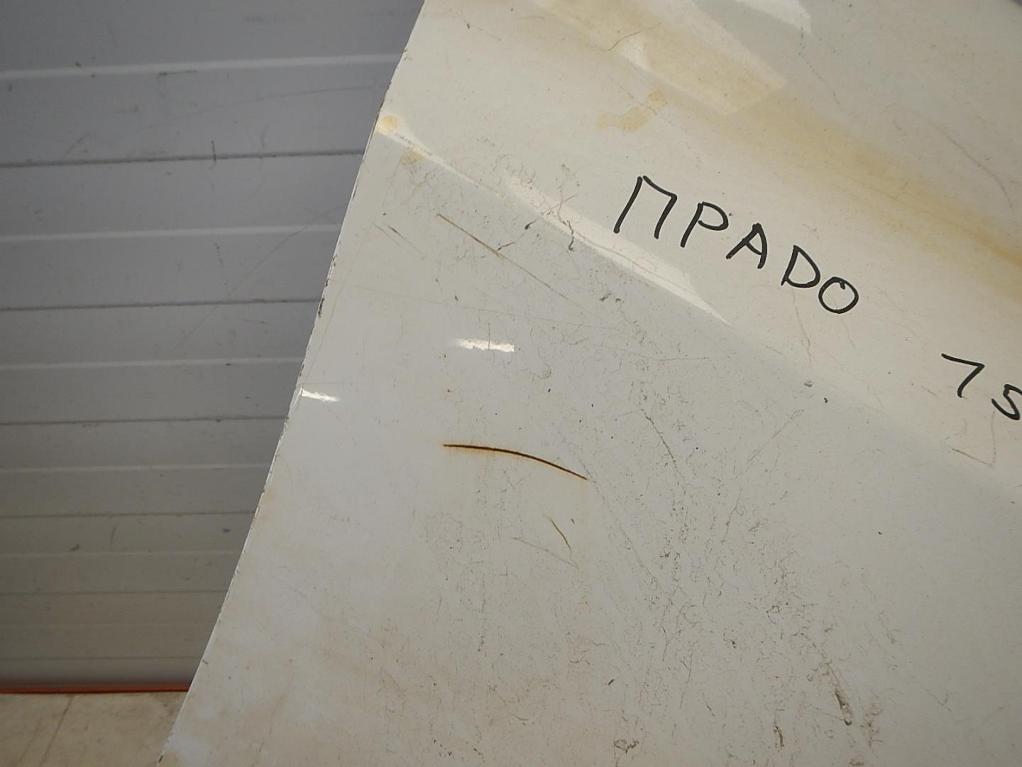 Крыло переднее правое