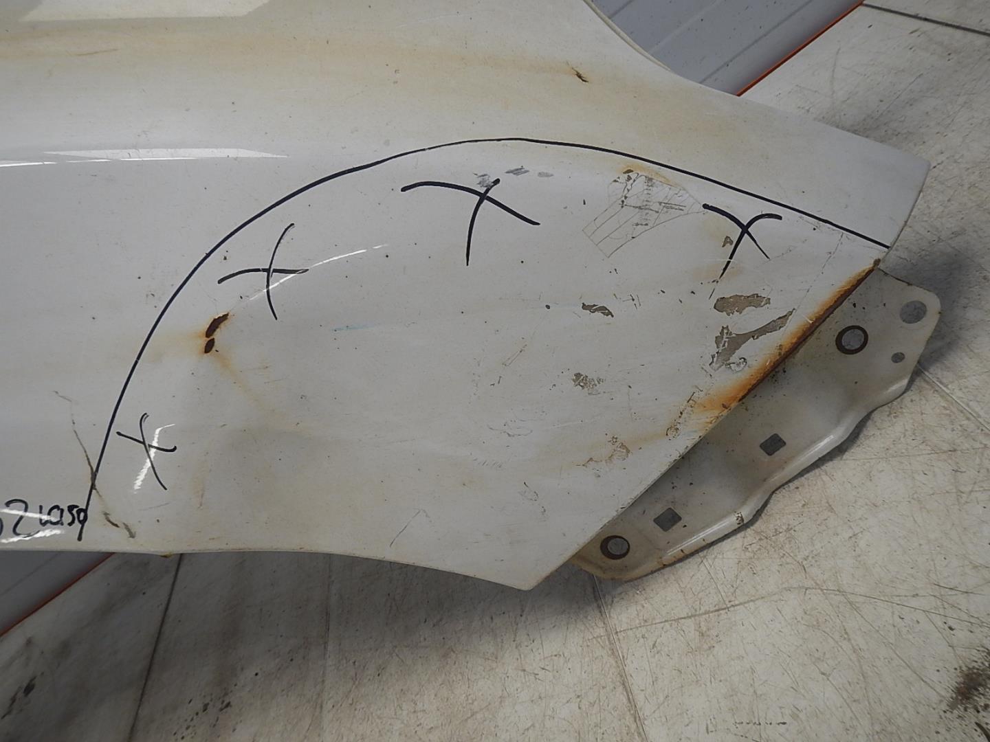 Крыло переднее правое