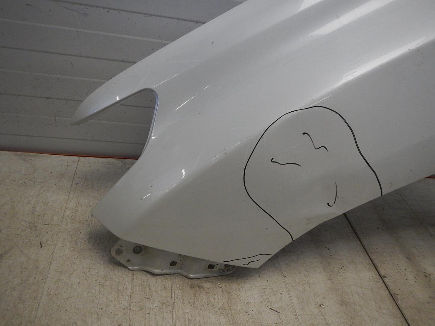 Крыло переднее левое